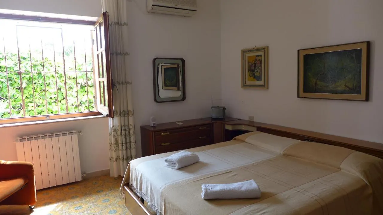 Bed & Breakfast B&B Villa Elisa Quartu SantʼElena Italia